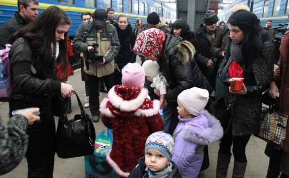 Вопреки обещаниям чиновников, в Одессе некуда определять детей переселенцев
