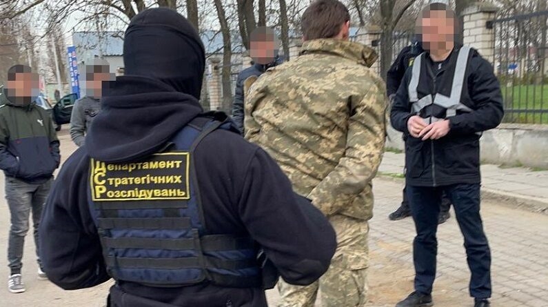 За неотправку в зону ООС военнослужащий из Одесской области требовал 6 тысяч долларов США