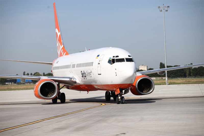 Новая взлетно-посадочная полоса одесского аэропорта приняла первый рейс