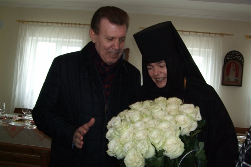 Сергей Кивалов поздравил игуменью Серафиму с днем рождения