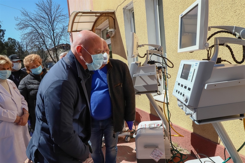 Для Одесской инфекционки закупили восемь новых аппаратов ИВЛ эксперт-класса