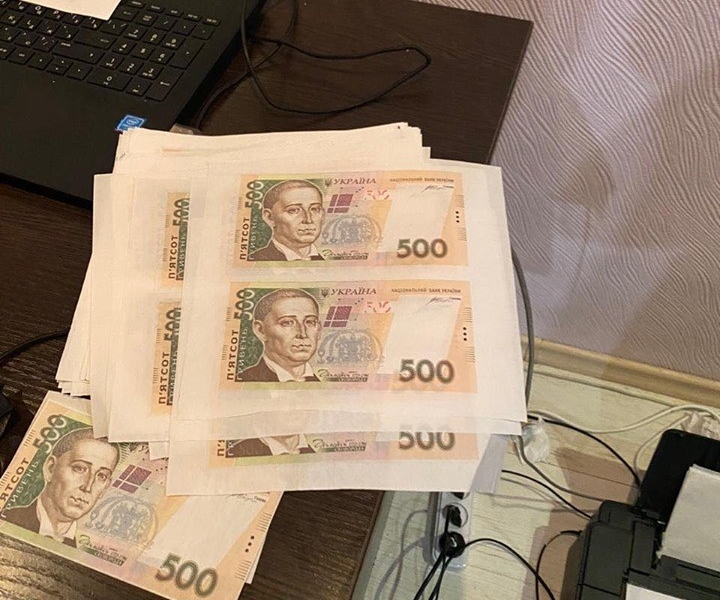 В Одессе мужчина печатал деньги прямо у себя дома