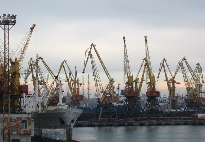 У причалов Одесского порта восстановили паспортные глубины