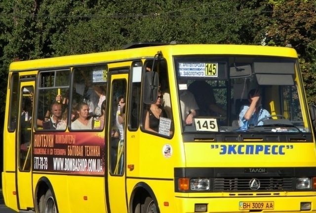 В праздничные и выходные дни в Одессе изменят схемы движения некоторых автобусов