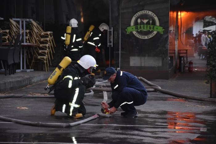 В центре Одессы тушили пожар в ресторане