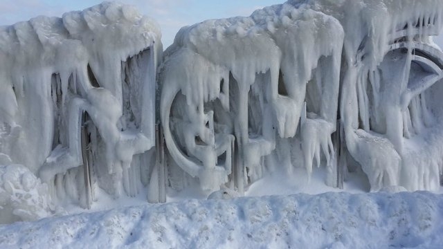 Заснеженная Одесса и трагедия на городском пляже ФОТО