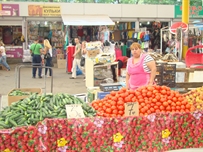 В Одессе началось сезонное снижение цен на овощи и фрукты: врачи просят быть осторожными