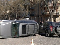 В центре Одессы перевернулся джип. Виновата девушка