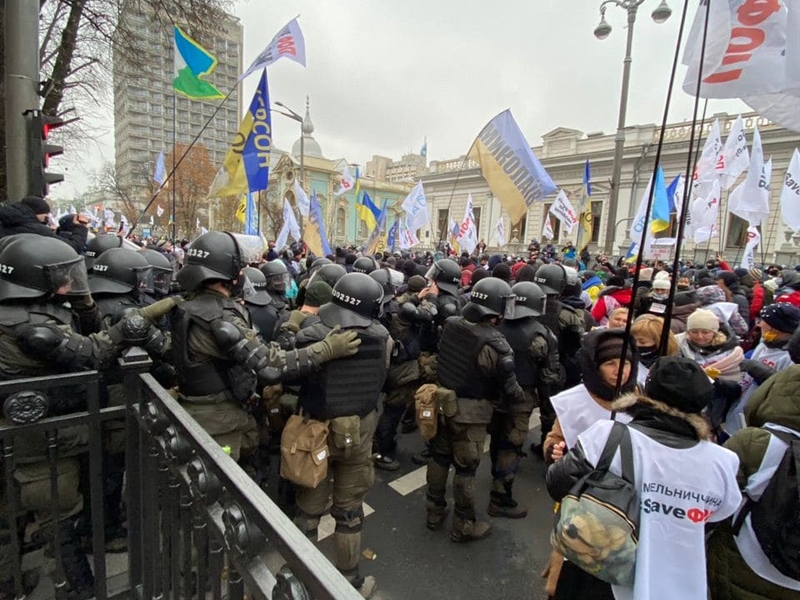 Нардепы отклонили отсрочку кассовых аппаратов: предприниматели пошли на штурм Рады