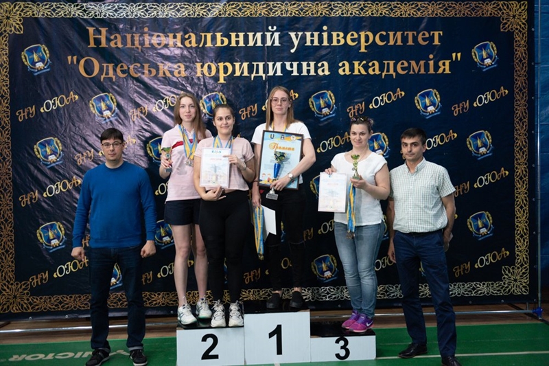 В Одессе наградили победителей Универсиады по бадминтону