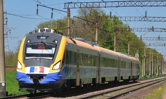 В поезде Кишинев - Одесса вдвое увеличили количество вагонов