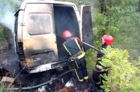 На трассе Одесса-Рени загорелся микроавтобус