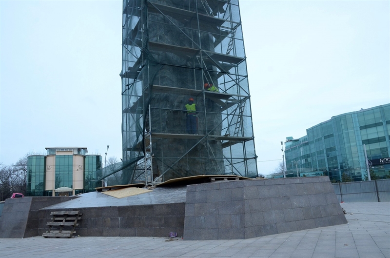 В апреле завершат капремонт обелиска "Крылья Победы" 