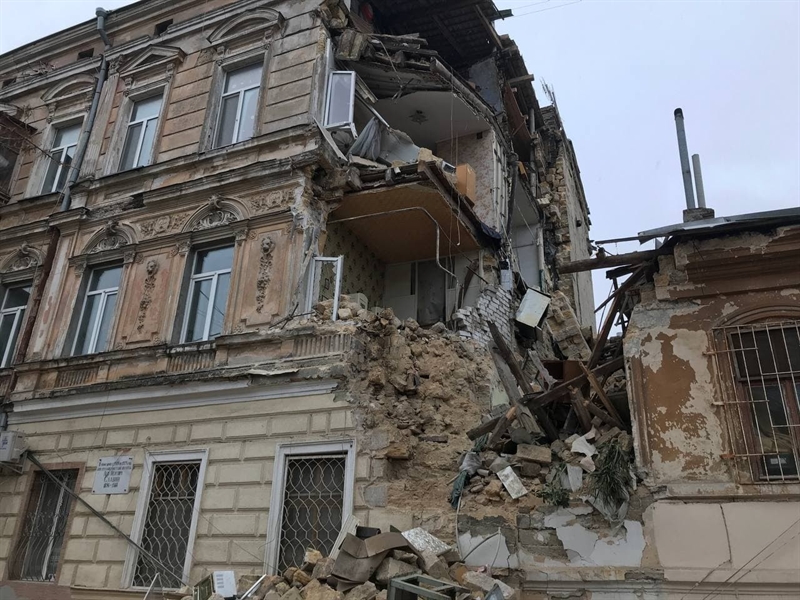 16 человек остались без жилья в результате обрушения дома на Нежинской 