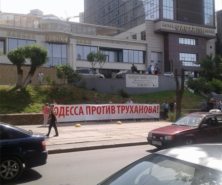 На требование построить детский сад одесский бизнесмен ответил попыткой дестабилизировать ситуацию в городе  