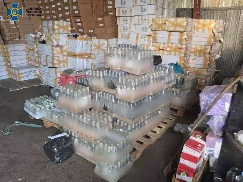 Сотрудники СБУ обнаружили в регионе 7 складских помещений, в которых хранились фальсифицированные алкогольные напитки