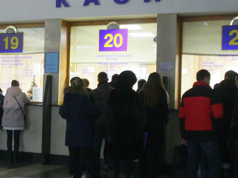 На двух ж/д вокзалах в Одесской области начали продавать билеты на автобусы