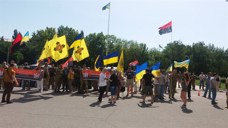 Под стенами ОГА митинговали бойцы-добровольцы АТО
