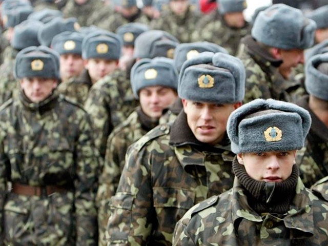 В Одессу перевели сотню военных из Крыма