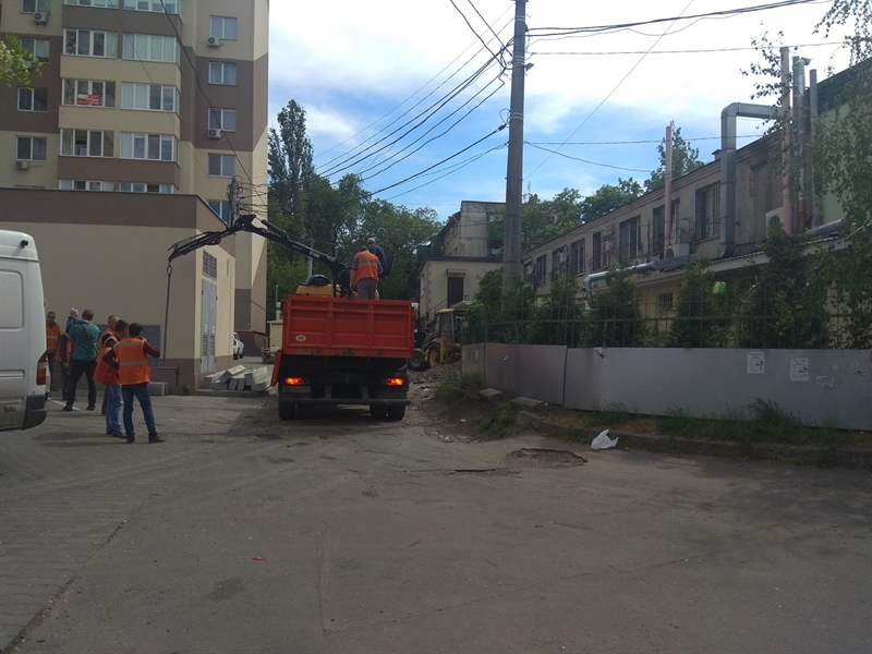 В Малиновском районе Одессы ремонтируют внутриквартальный проезд
