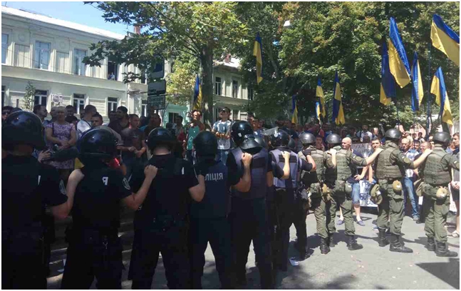 Во время митинга возле облпрокуратуры задержали шестерых активистов