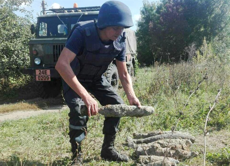 В Беляевском районе спасатели обезвредили 8 взрывоопасных предметов 