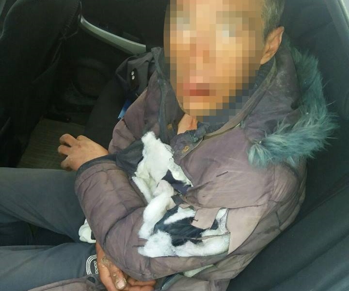Днем в Одессе преступник угрожал прохожей ножом 