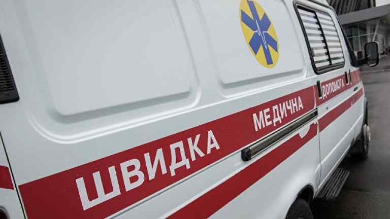 В Белгород-Днестровске автомобиль скорой помощи застрял на бездорожье