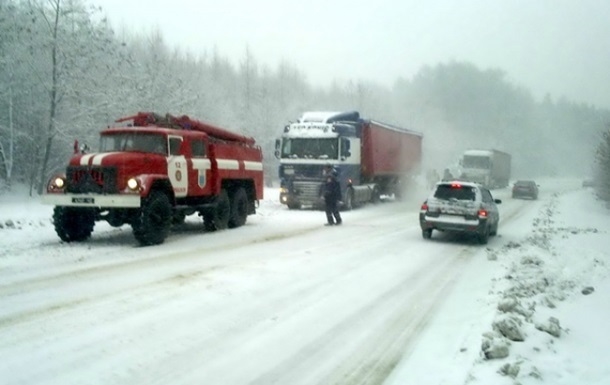 В Одесской области за сутки пять автомобилей застряли в снегу