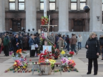 На траурную акцию памяти к Дому профсоюзов пришли представители одесского автомайдана ФОТО