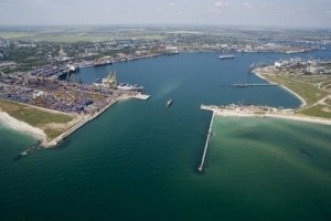 Черноморская транспортная прокуратура требует взыскать 1 млн грн за загрязнение моря 