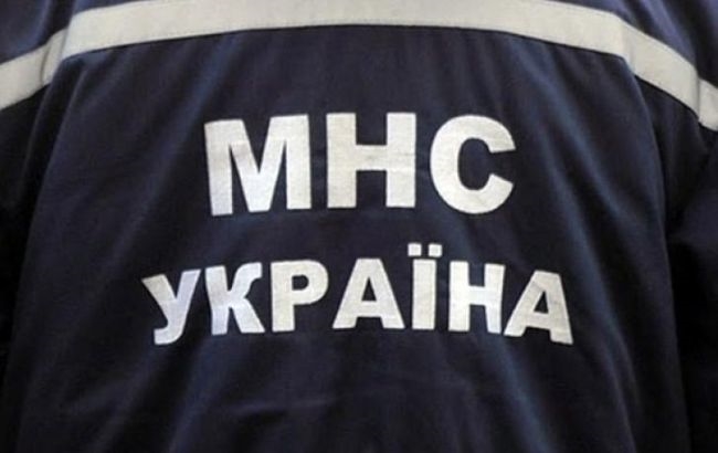 В люке теплотрассы в Одессе загорелся мусор: пострадали люди