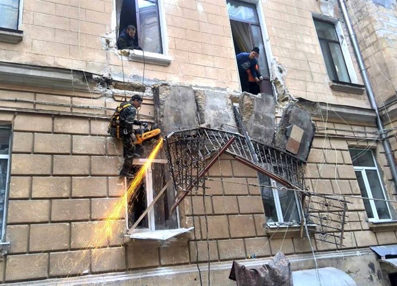 На Екатерининской падают балконы 