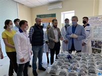 Врачам клиники Международного гуманитарного университета передали уникальные защитные респираторы украинской разработки