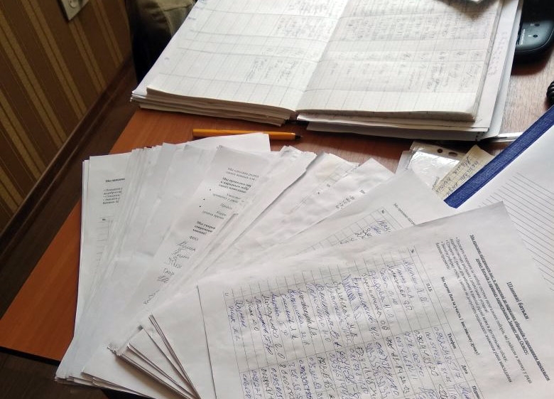 Одесские родители передали депутатам собранные подписи с требованием  коррекции реформы образования