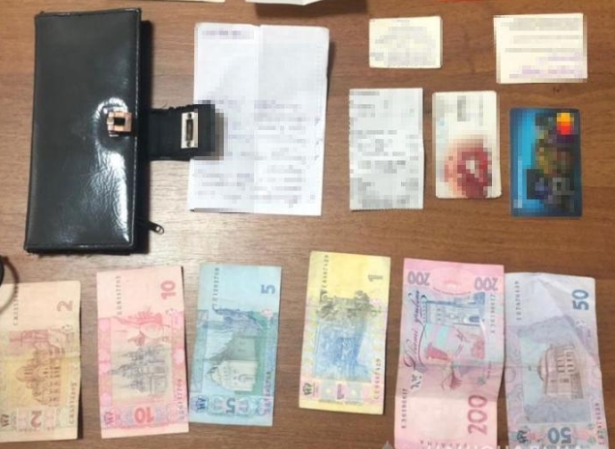 В Одессе женщина обокрала пенсионерку в маршрутке 