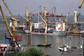 В Одесском порту стали меньше обрабатывать контейнеров и наливных грузов