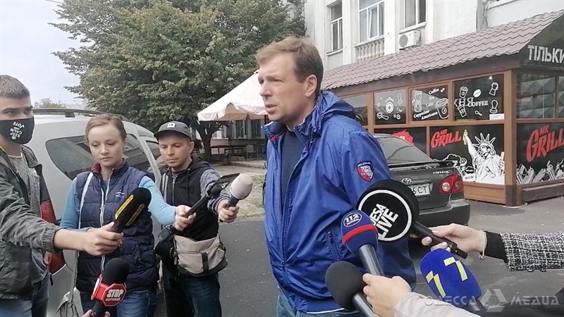 В офисах и квартирах одесских «опповцев» прошли обыски, те обвиняют в произошедшем мэра и партию Зеленского