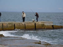 Одесситы спешат отдыхать на море и рыбачить ФОТО