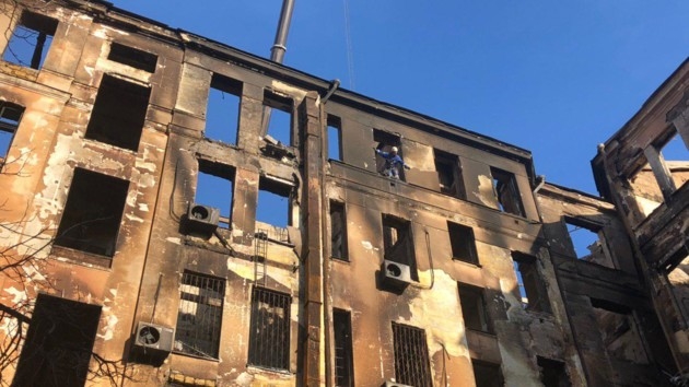 Сгоревшее здание колледжа на Троицкой в Одессе наклоняется и может рухнуть