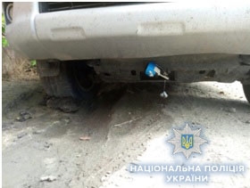 В Одессе под иномаркой обнаружили самодельную гранату