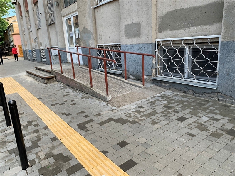 Возле Центра медпомощи №14 отремонтирован тротуар
