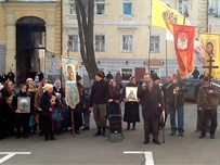 Группа православных одесситов молилась за мир под зданием облУВД