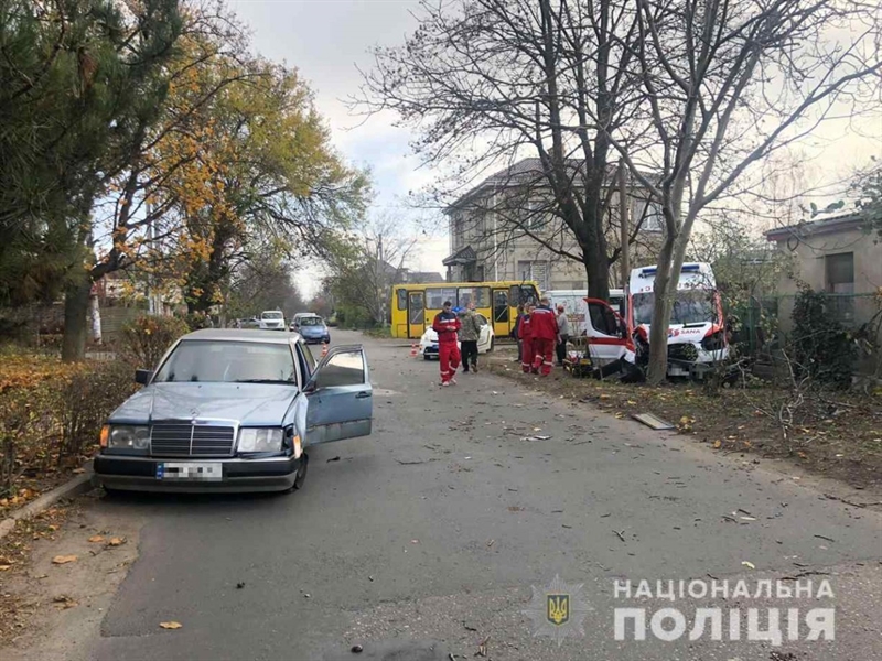 В Одессе произошло ДТП с участием машины скорой помощи и легкового автомобиля