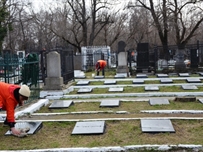 Перед Днем освобождения Одессы воинские захоронения и мемориалы приводят в порядок