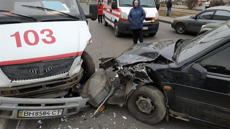 В Одессе в ДТП попал автомобиль скорой помощи