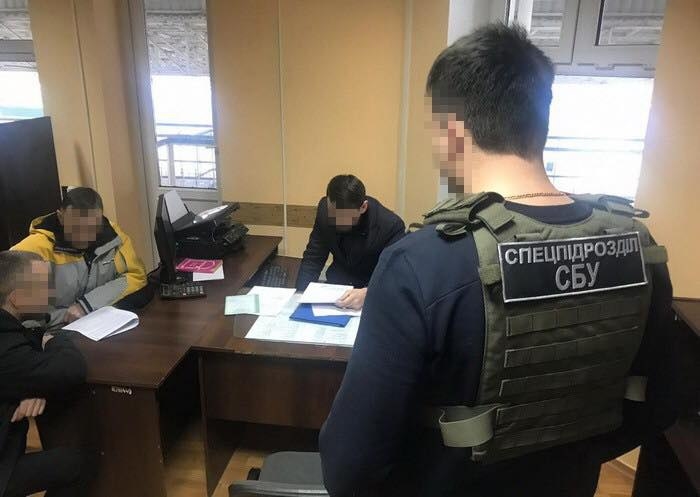 В Одесской области таможенник "попался" на взятках 