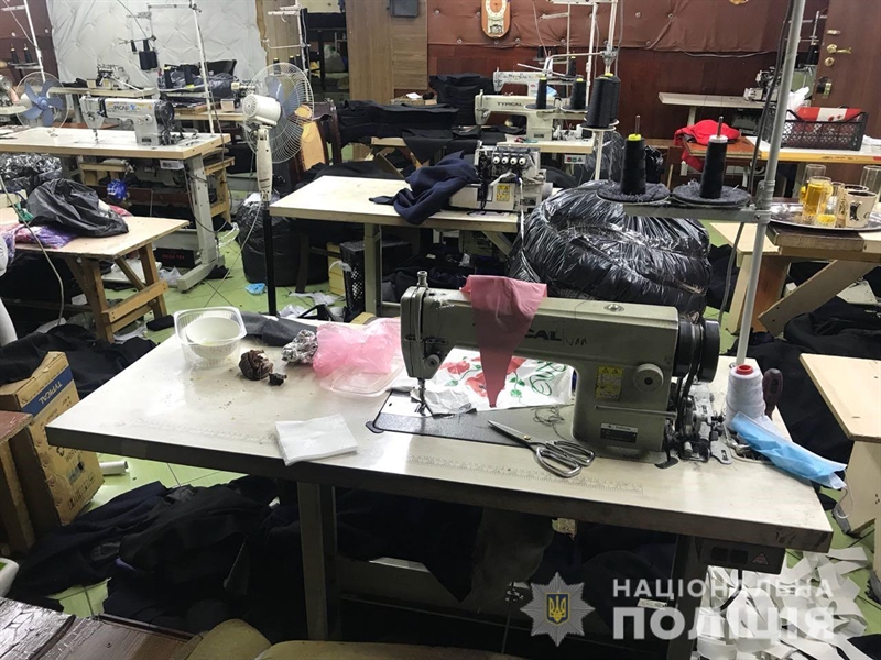 В центре Одессы обнаружили подпольный цех по пошиву одежды