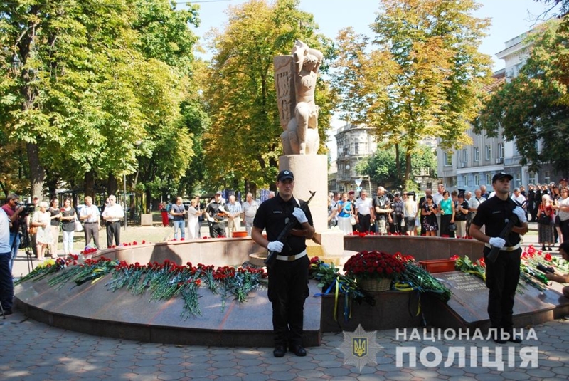 На Александровском проспекте почтили память погибших правоохранителей