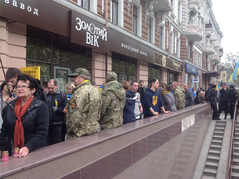В Одессе из-за участников поминального митинга перекрыли улицу Преображенскую